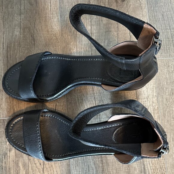 Frye Brielle Back Zip Sandal - Picture 10 of 15